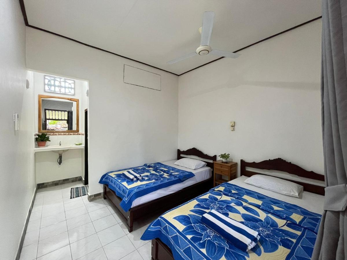 Bagus Homestay Падангбай Екстериор снимка
